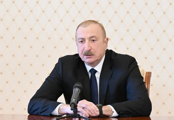 Imagem colorida mostra o presidente do Azerbaijão - Metrópoles
