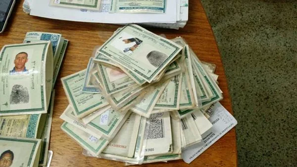 Águas Claras: homem é pego com identidades falsas e carro de luxo