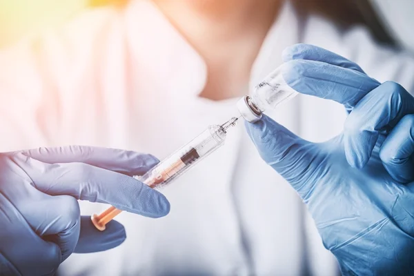 Aplicação de botox pode ser a solução para acne