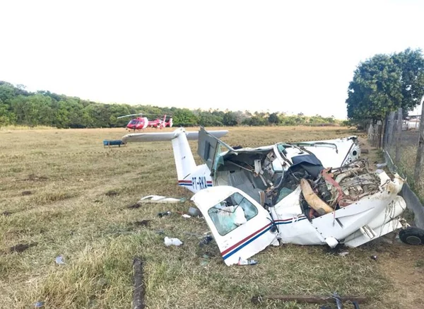 Avião cai no Entorno. Vítimas são trazidas para o DF em estado grave