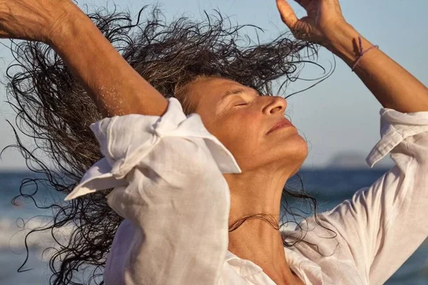 Simone lançará novo álbum: “Amo os mistérios do céu, do mar e da lua”