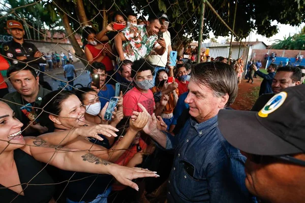 parada não programada do presidente jair bolsonaro em goiás, ele passou por terezópolis de goiás, antes de voltar para Brasília, após cumprir agenda no estado