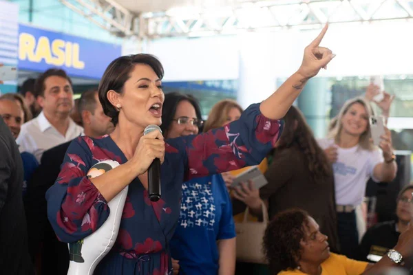 O corte de cabelo pouco evangélico de Michelle Bolsonaro