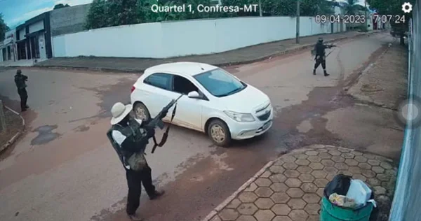 Vídeo: câmeras registram momento em que bandidos atacam quartel da PM