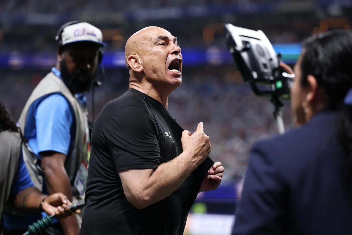 Técnico do Egito acusa árbitro de 'esconder algo' após eliminação da Copa do Mundo