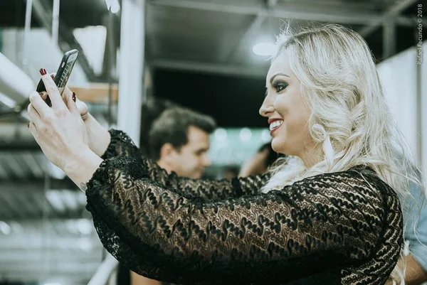 “Levanta a cabeça, princesa”: ex-BBB Jéssica vira coach de influencer