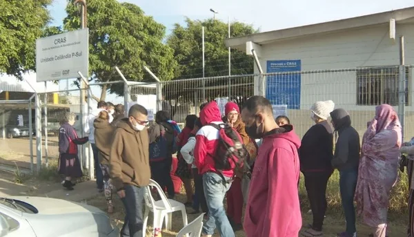 Polícia investiga bando que vende vaga na fila do Cras-DF por R$ 100
