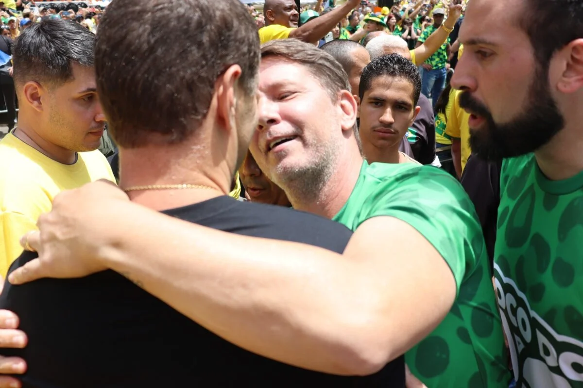 Encontro foi finalizado com Frias abraçando Salles Encontro foi finalizado com Frias abraçando Salles