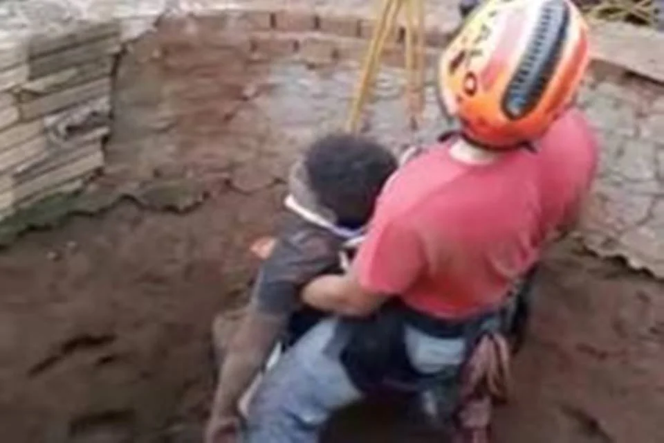O garoto tem apenas 12 anos O garoto tem apenas 12 anos