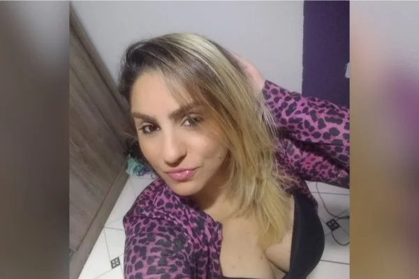 Helen Cristina Vitai foi enforcada por 6 minutos durante uma briga punk na zona oeste de São Paulo em 3 de agosto. Suspeitos foram presos - Metrópoles