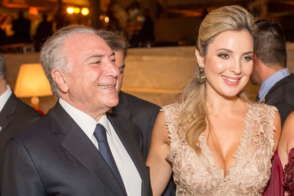 Marcela Temer brilha em noite de gala na Embaixada da Itália
