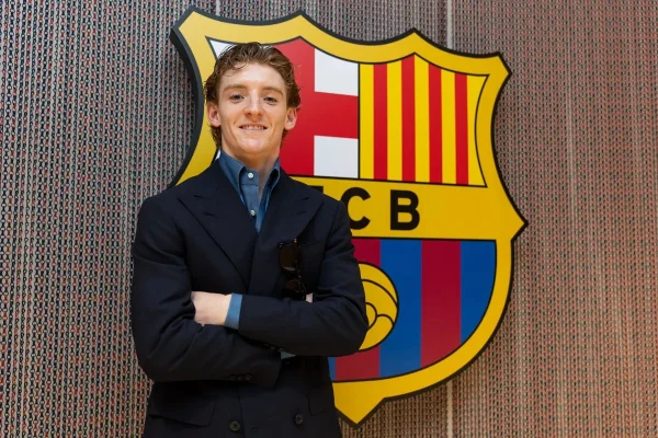 Barcelona anuncia a contratação de Anthony Gordon, ex-Newcastle