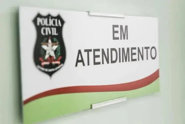 Professor é preso por armazenar fotos pornográficas de alunas em SC