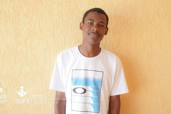 No DF, adolescente de 16 anos sonha ser adotado e quer cursar direito