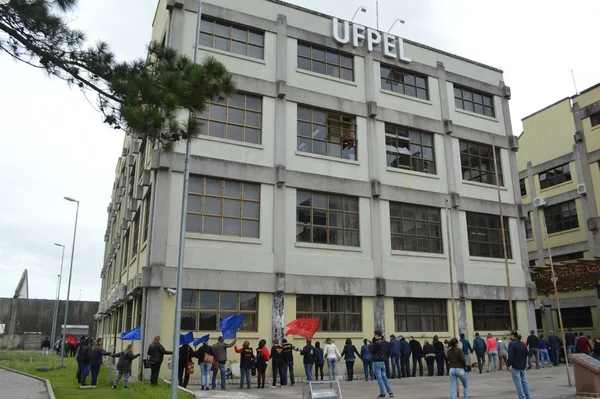 Universidade Federal de Pelotas (RS) seleciona 29 professores