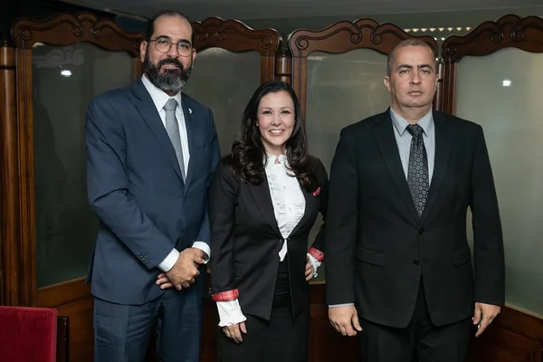 Advogada Karina Kufa lança o livro Cibercrimes com coquetel no STF