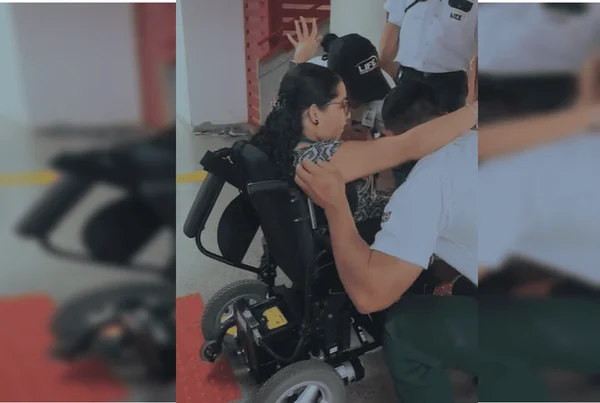 “Descaso”: Elevador quebra e estudante precisa ser carregada na UnB