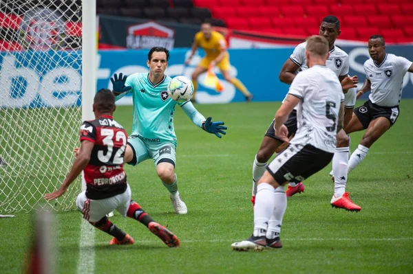 Botafogo x Flamengo: onde assistir, horário e escalações