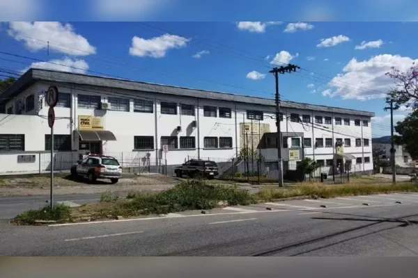 Tortura e nudez: servidor é indiciado por obrigar esposa a usar crack