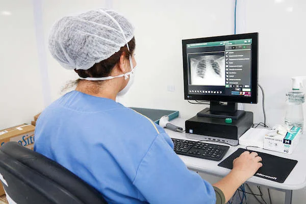 A equipe é composta por profissionais de psicologia, serviço social, enfermagem, nutrição, odontologia e terapia ocupacional A equipe é composta por profissionais de psicologia, serviço social, enfermagem, nutrição, odontologia e terapia ocupacional