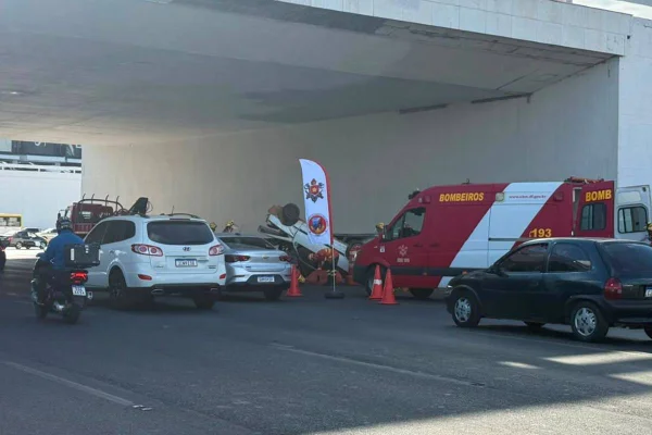 Simulação do Corpo de Bombeiros impacta trânsito no Eixo Monumental - destaque galeria