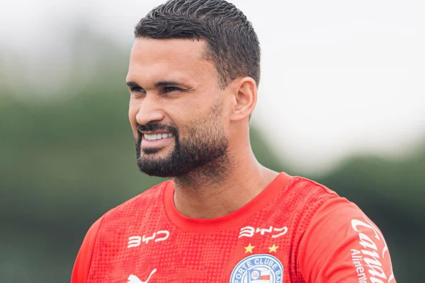 Investigado por xenofobia, Willian José pede desculpas por post ofensivo