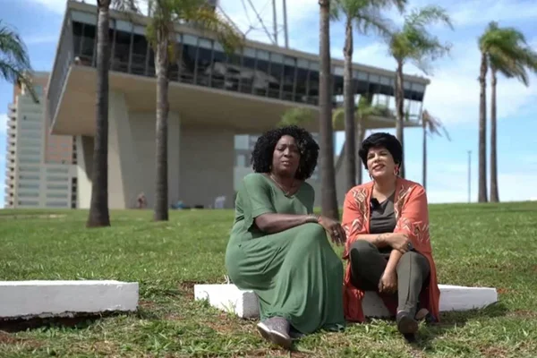 Dhi Ribeiro e Gisele Gama na Torre de TV de Brasília