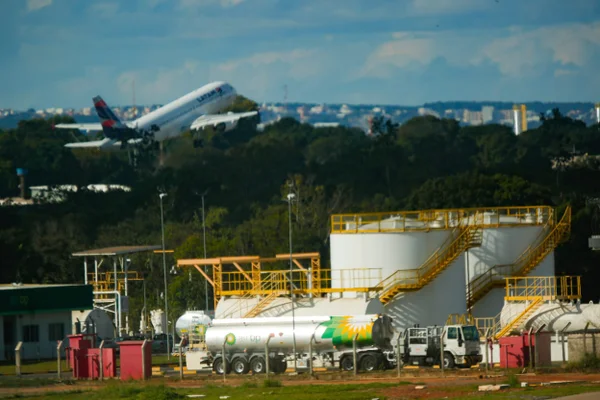 Reforço: nível de combustível chega a 55% no Aeroporto de Brasília