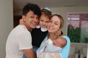 Tata Estaniecki, Julio Cocielo e os filhos