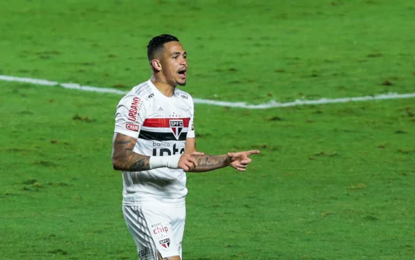 São Paulo vence por 3 x 0 e elimina o Flamengo da Copa do Brasil