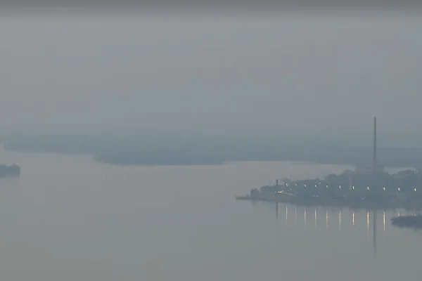 Céu coberto por fumaça
