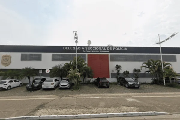 Fuga alucinada na contramão termina com prisão de motorista bêbado