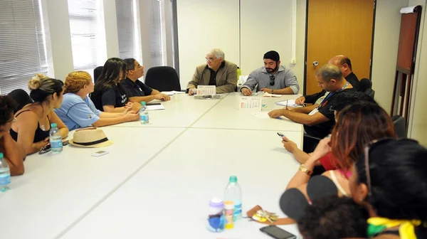 Após protesto, GDF se reúne com professores e adianta pagamento às creches conveniadas