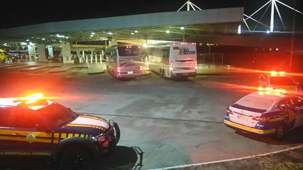 Viatura da PM na rodoviária do plano piloto