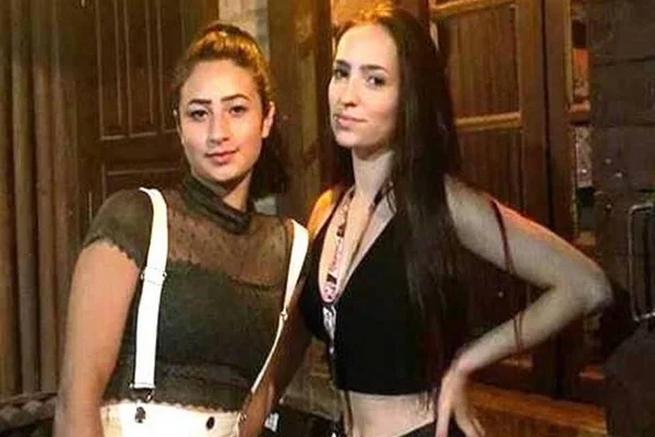 Mãe diz que filha e amiga mortas em cachoeira foram tirar foto no penhasco