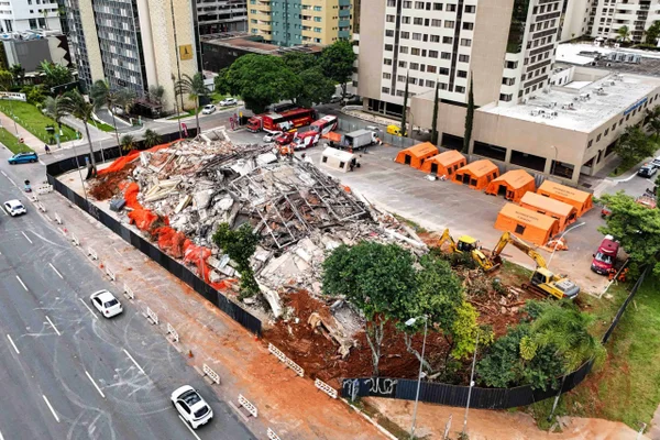 Torre Palace: implosão de hotel gerou 10 mil toneladas de entulho