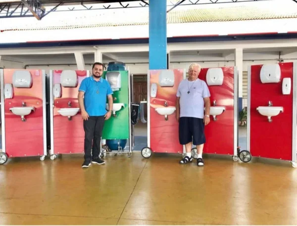 Colégio de Cuiabá fabrica lavatórios móveis para biossegurança dos alunos
