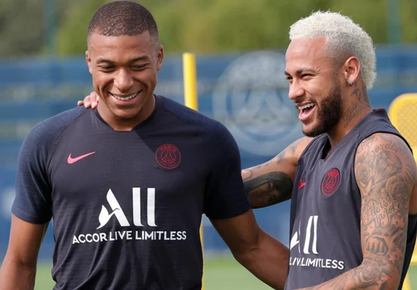 A paz voltou? Neymar e Mbappé se reconciliaram, diz jornal
