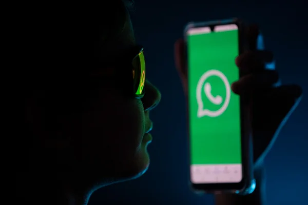 Síndica processa morador após receber meme em grupo do condomínio no WhatsApp
