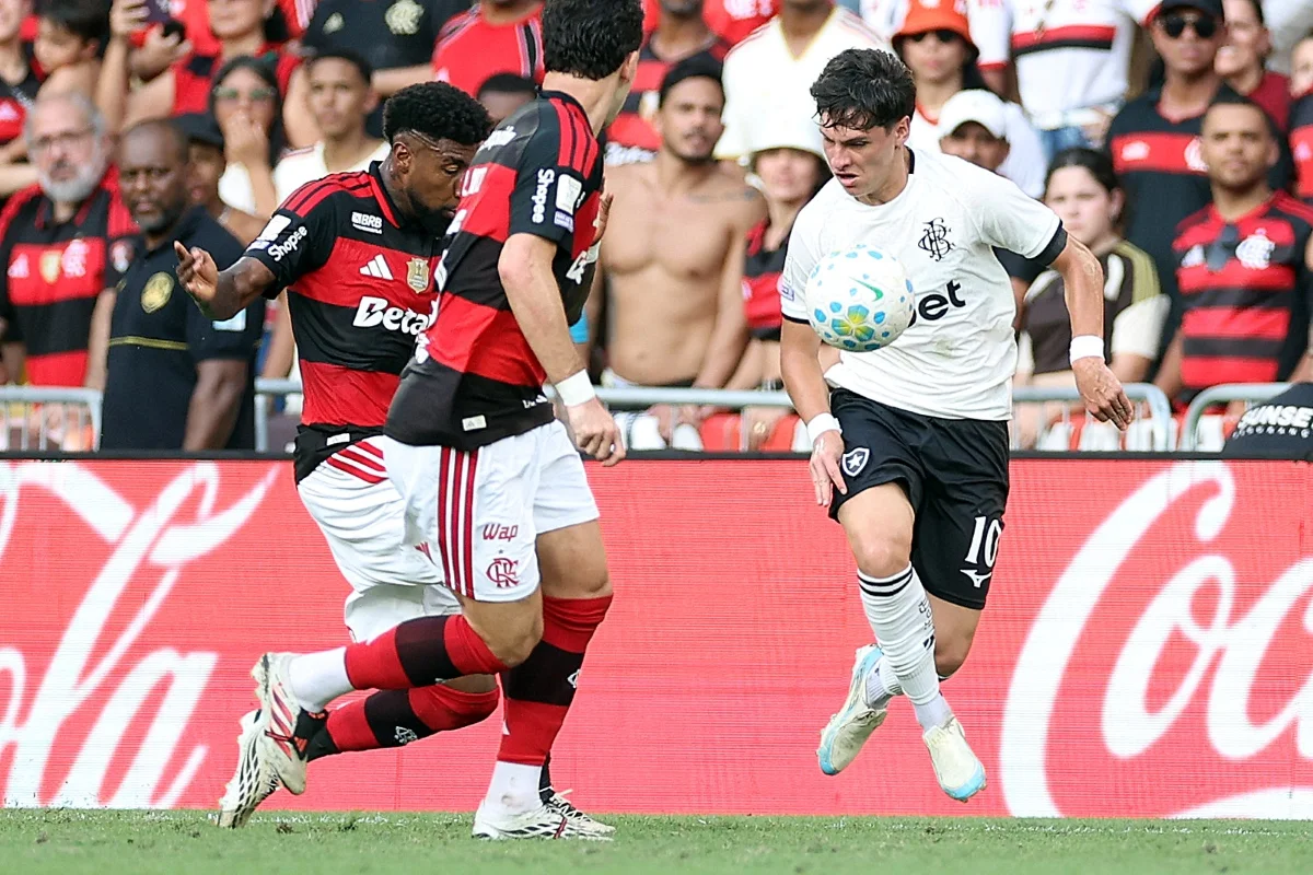 Flamengo e Botafogo se enfrentaram no Maracanã Flamengo e Botafogo se enfrentaram no Maracanã