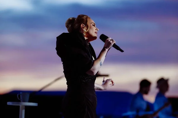 Adele revela que quase abandonou a carreira após divórcio em 2019