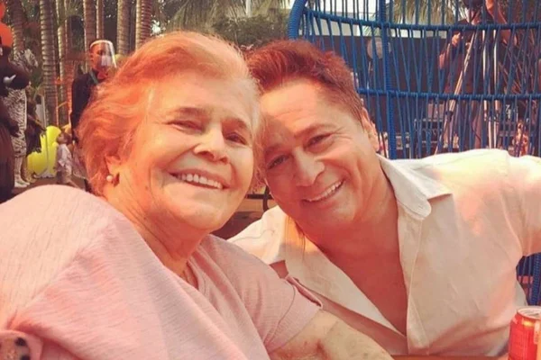 Leonardo e a mãe, Dona Carmem - Metrópoles