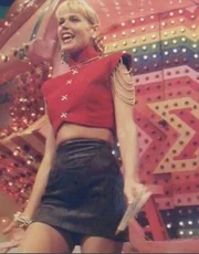 Relembre os looks mais ousados e criativos do “Xou da Xuxa” - imagem 6 Relembre os looks mais ousados e criativos do “Xou da Xuxa” - imagem 6