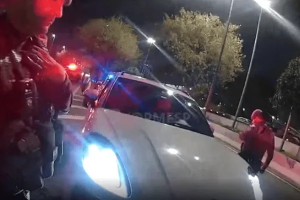 Imagem colorida de Porsche branco apreendido após motorista embriagado fugir da polícia - Metrópoles