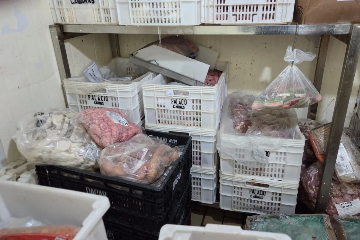 Polícia apreendeu 350 quilos de carne podre em açougue do interior Polícia apreendeu 350 quilos de carne podre em açougue do interior