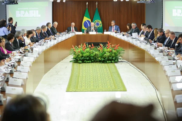 Ministro da Justiça e Segurança Pública, Ricardo Lewandowski, apresenta, em reunião com presidente Lula, governadores e representantes do Legislativo e do Judiciário, a PEC da Segurança Pública
