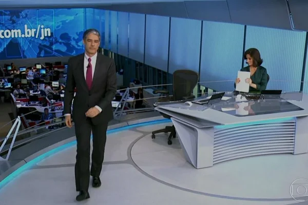 Bonner como você nunca viu. Jornalista se diverte em programa de TV