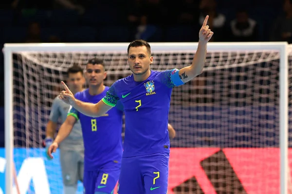 Imagem colorida de Brasil x Ucrânia, na Copa do Mundo de Futsal- MEtrópoles