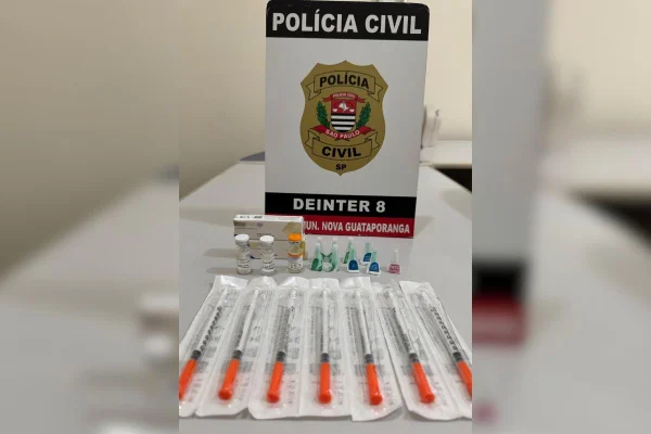 Durante operação policial, na casa do técnico de enfermagem foram apreendidos remédios para emagrecimento, armazenados em uma geladeira - Metrópoles