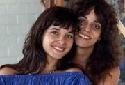 Daniella Ferrante Perez Gazolla, filha da autora de novelas Glória Perez, sempre foi apaixonada por arte. Tornou-se bailarina ainda na adolescência e, devido ao talento, foi convidada para dançar profissionalmente em uma das melhores companhias do Rio de Janeiro
Daniella Ferrante Perez Gazolla, filha da autora de novelas Glória Perez, sempre foi apaixonada por arte. Tornou-se bailarina ainda na adolescência e, devido ao talento, foi convidada para dançar profissionalmente em uma das melhores companhias do Rio de Janeiro